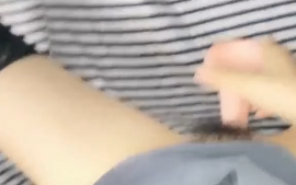 小甜美的家庭有包皮，并直接流出各种各样的嘴巴，而且它们在没有高潮的情况下感到兴奋。