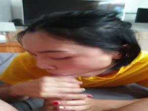 中国学生一直欣喜若狂。