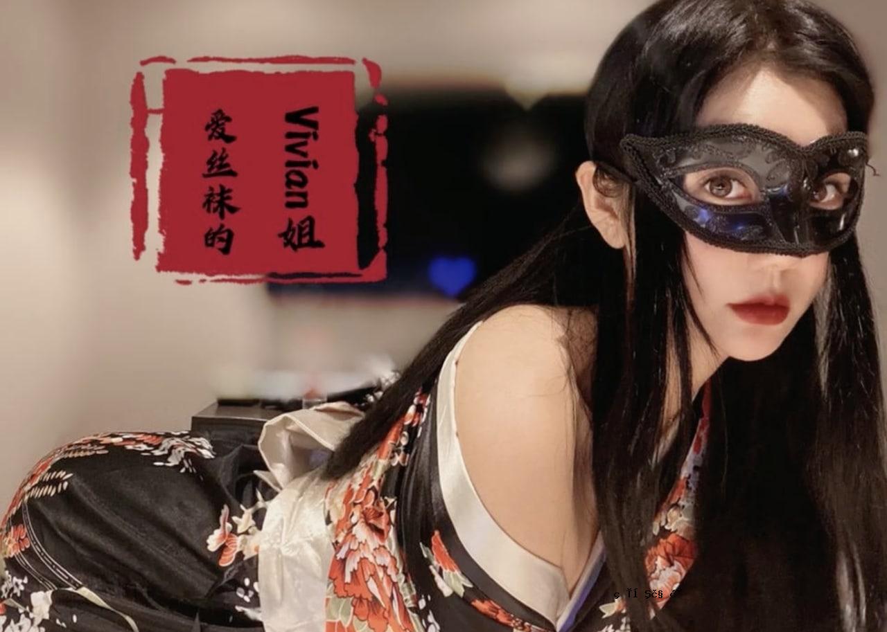 Vivian-san是一个脸上露出可爱的人的男人，是一个高级日本服装的人。