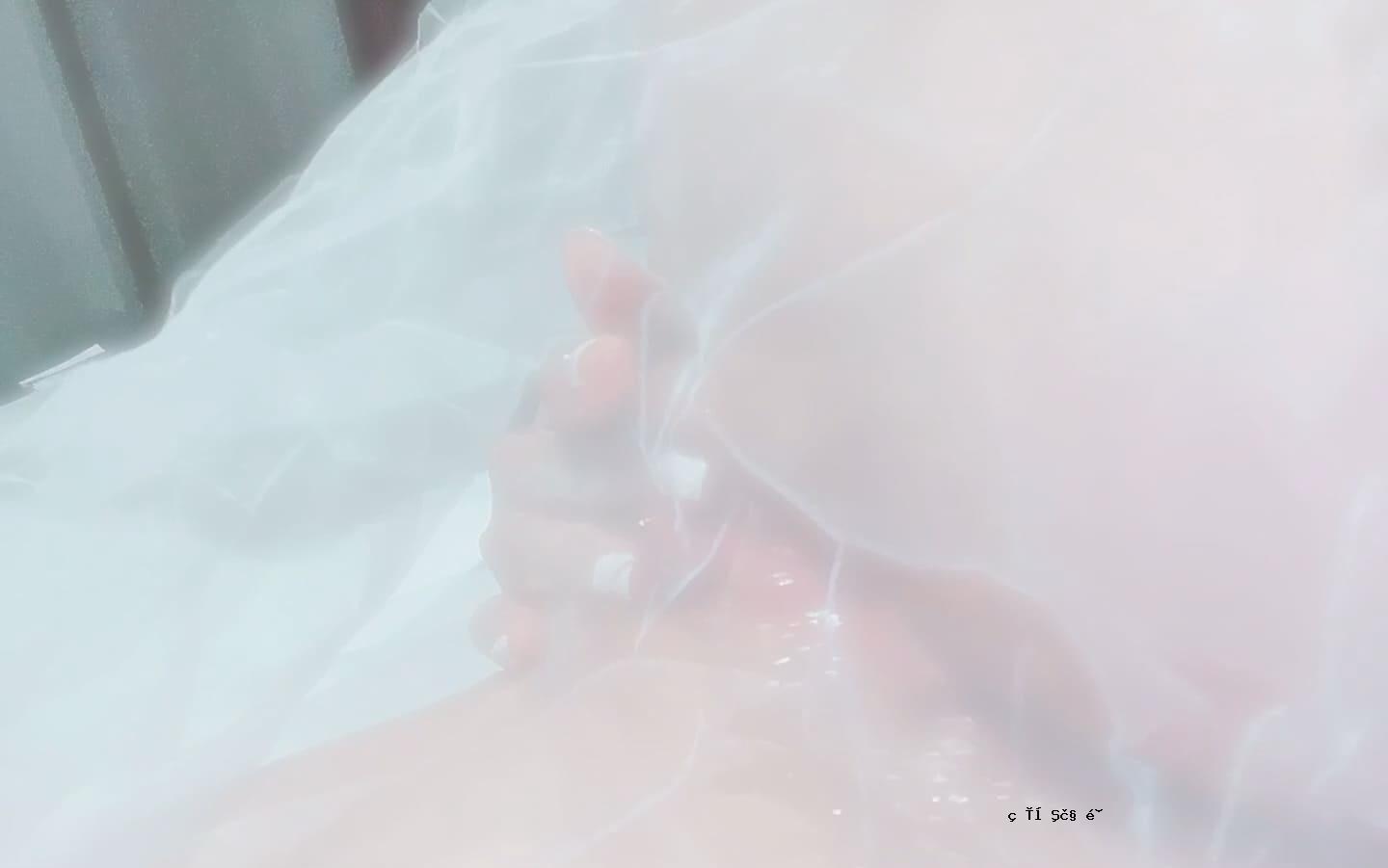 白色荡妇美丽的手淫。
