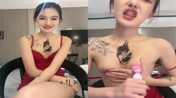 世界女神是一个漂浮在城市的女人