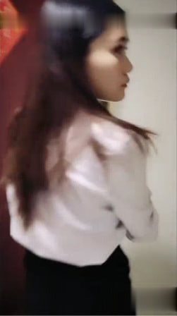 情节恶魔色情黑色长袜老女子老女孩在房子尽头的彩色学生的失踪