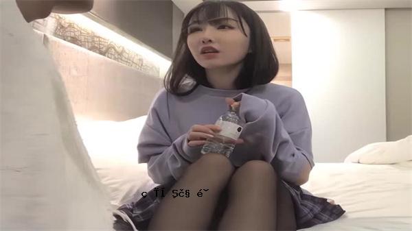 Li Yan的深夜表演，最好的产品是纯葡萄酒和洛丽塔女孩