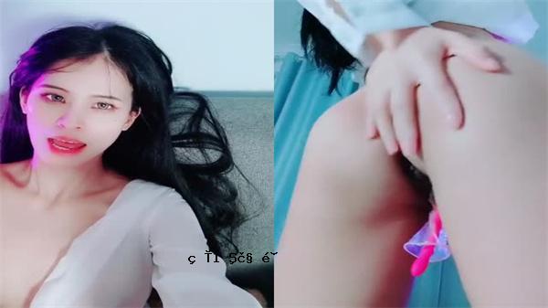 美丽的女孩恶魔身体，紧紧地自慰