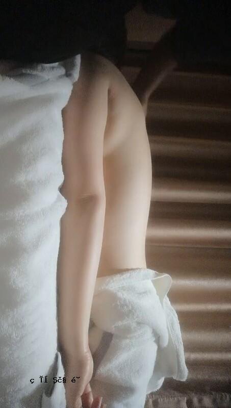 女子健康水疗中心女孩的健康水疗中心手淫女宾客手淫精油套装屁股特殊摄影平方金属手指孔手淫在地板上