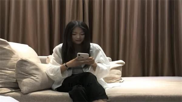 一个放荡的屁股孔喘着气和喘不过气来的放荡孔