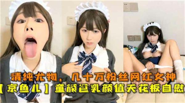 典雅的女人，有阴茎，一对100,000山雀，大乳房，内裤，内裤，内裤