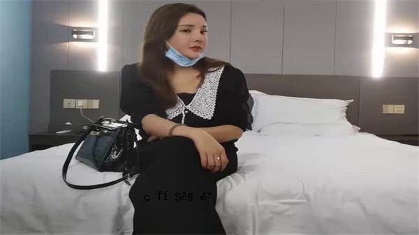 深夜性感黑色外套，长长的大腿，荡妇