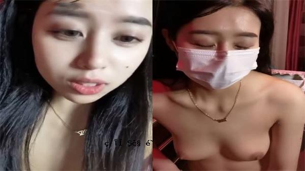 天美妹子真实的食物、淫荡的声音、语言、互动工具、玩毛毛_