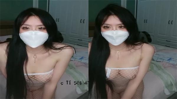 里面的衣服全裸，样子很漂亮。
