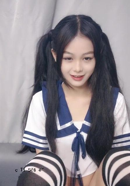 二玉尾巴清纯美少女感伤学生制服小身材素材卡哇它跳跃游戏抖小孔抖杆射精屁专用拍照视角