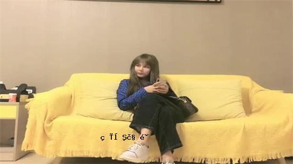 短花大志是一名在校学生，纯天然的美少女。