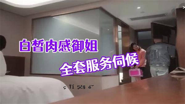 偷拍——男主保证白嫩有肉，穿衣服的女士是个大黑男。