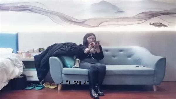 文轩搜花找品，印花红色女神腰臀诱惑一双大长腿