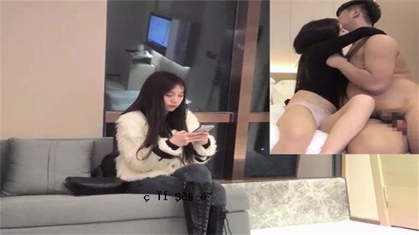 小首饰插花成品高脸黑鞋女孩