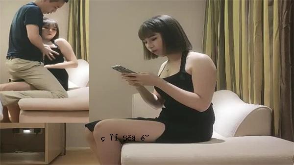 小马花高端短袖小头深喉跪口交