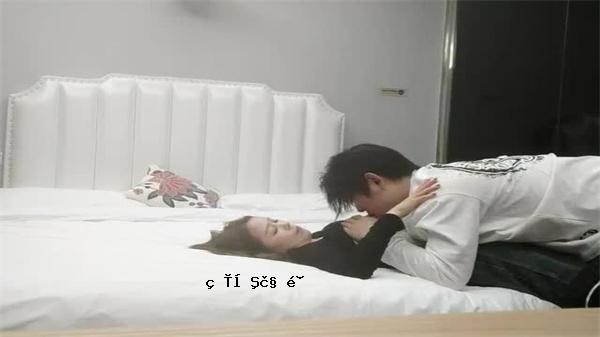 新卡塔动作敏捷，面无表情，暖身女神脸，高挑料