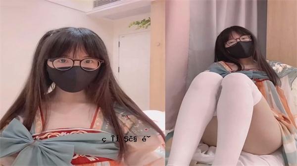 眼镜萌妹高中固定系老风可爱猫咪白丝外露竖洞_