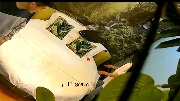 绿油油的天然束射白长发妹子_