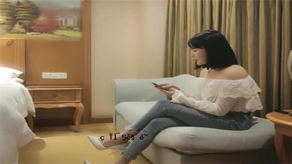 有点飘逸的小姐姐