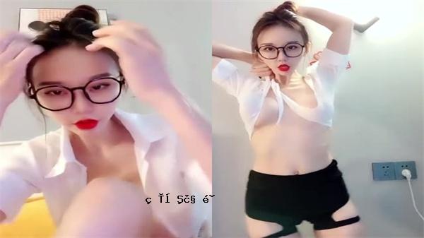 Chinni 美丽的乳房超级品质