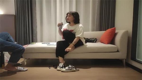 当我照顾妹妹时，我可以看到她照顾身体、照顾身体时的表情。