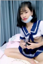 制服学生妹开播自慰，学费高潮时刻，大厅里声音不断