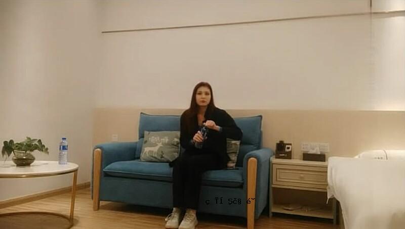 第一次口交后，混血姐姐颜值高，第一次口交后，就强行进入。