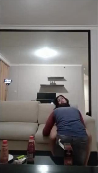 活跃的变性人与同性浪漫中的单身人士处于混合关系。